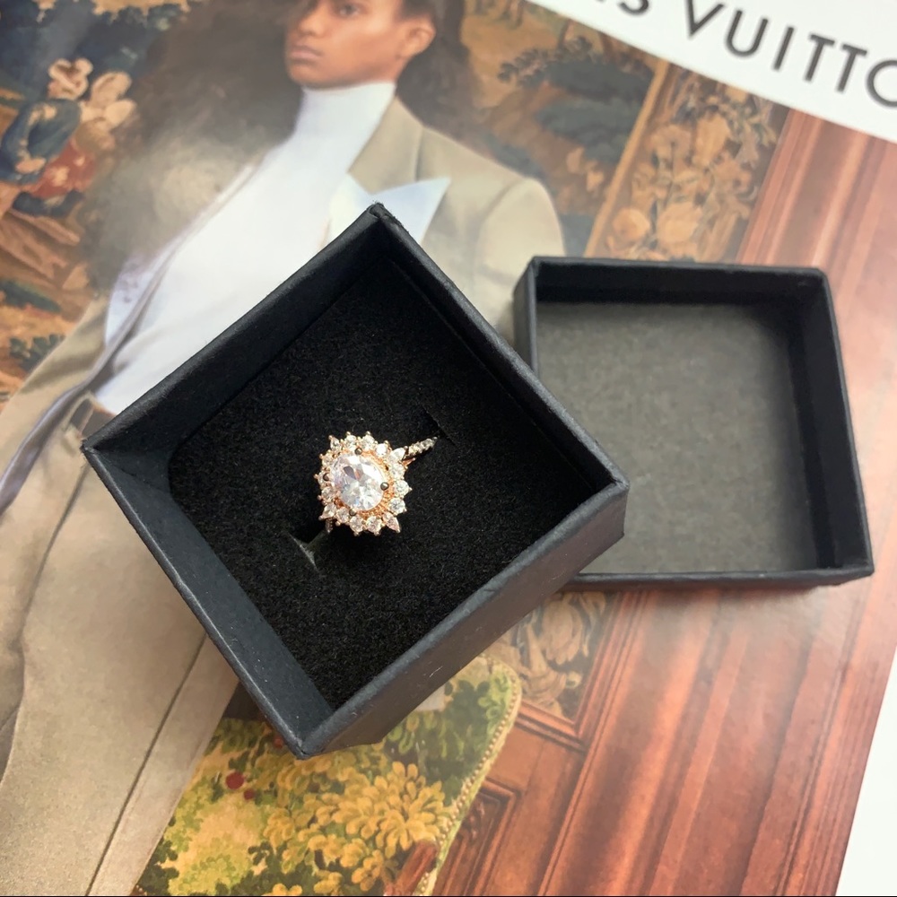 *Stunning Rhinestone Encrusted Royal Ring*